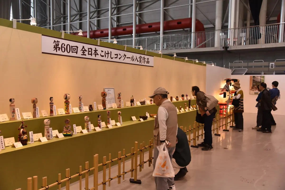 Cuộc thi Kokeshi ở Miyagi là cuộc tranh tài của các nghệ nhân đẳng cấp trên khắp Nhật Bản bup-be-kokeshi